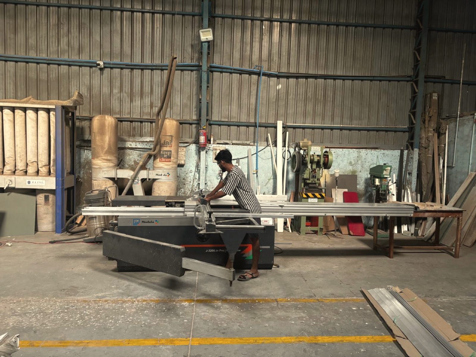 Panel saw in the OutDo woodwork unit